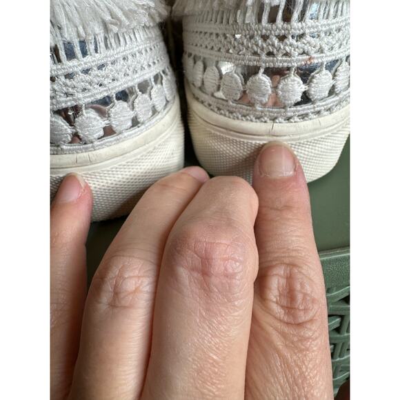 Seychelles Floral Lace Eyelet Fringe Metallic White Slip on Sneakers Sz: 8 - Picture 6 of 10